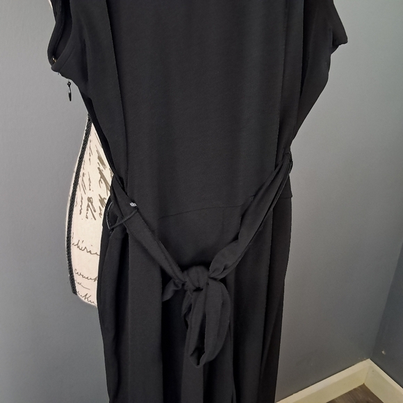 Michael Kors Sleeveless Black Romper-Jumpsuit Belted Size Medium Gold Hardware - Picture 4 of 9